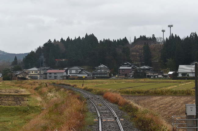 黒沢～鮎川間・運動場は俯瞰で列車を撮影できる撮影地