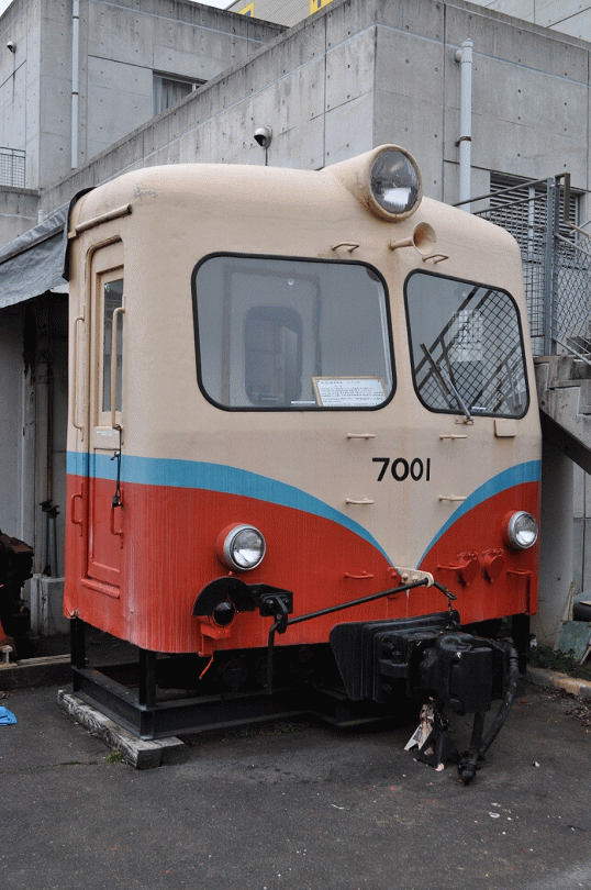 岡山県の吉ヶ原駅に保存されている夕張鉄道の車両の前部
